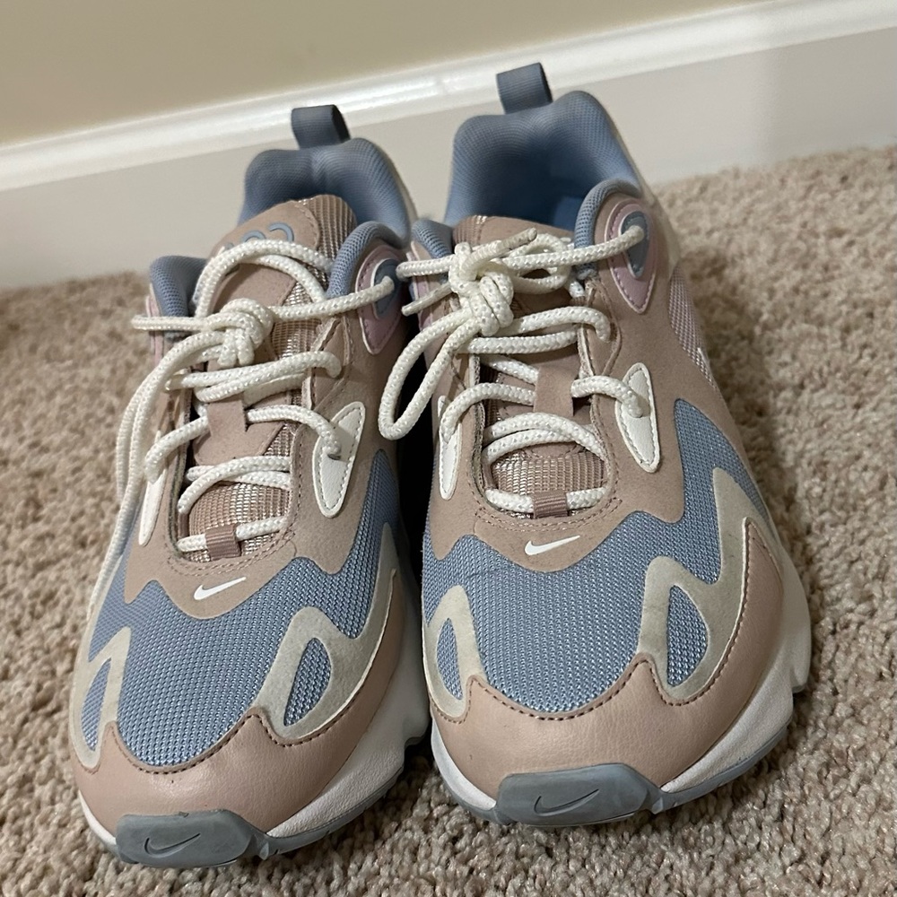 Nike Air Max 200 (Still in good condition)